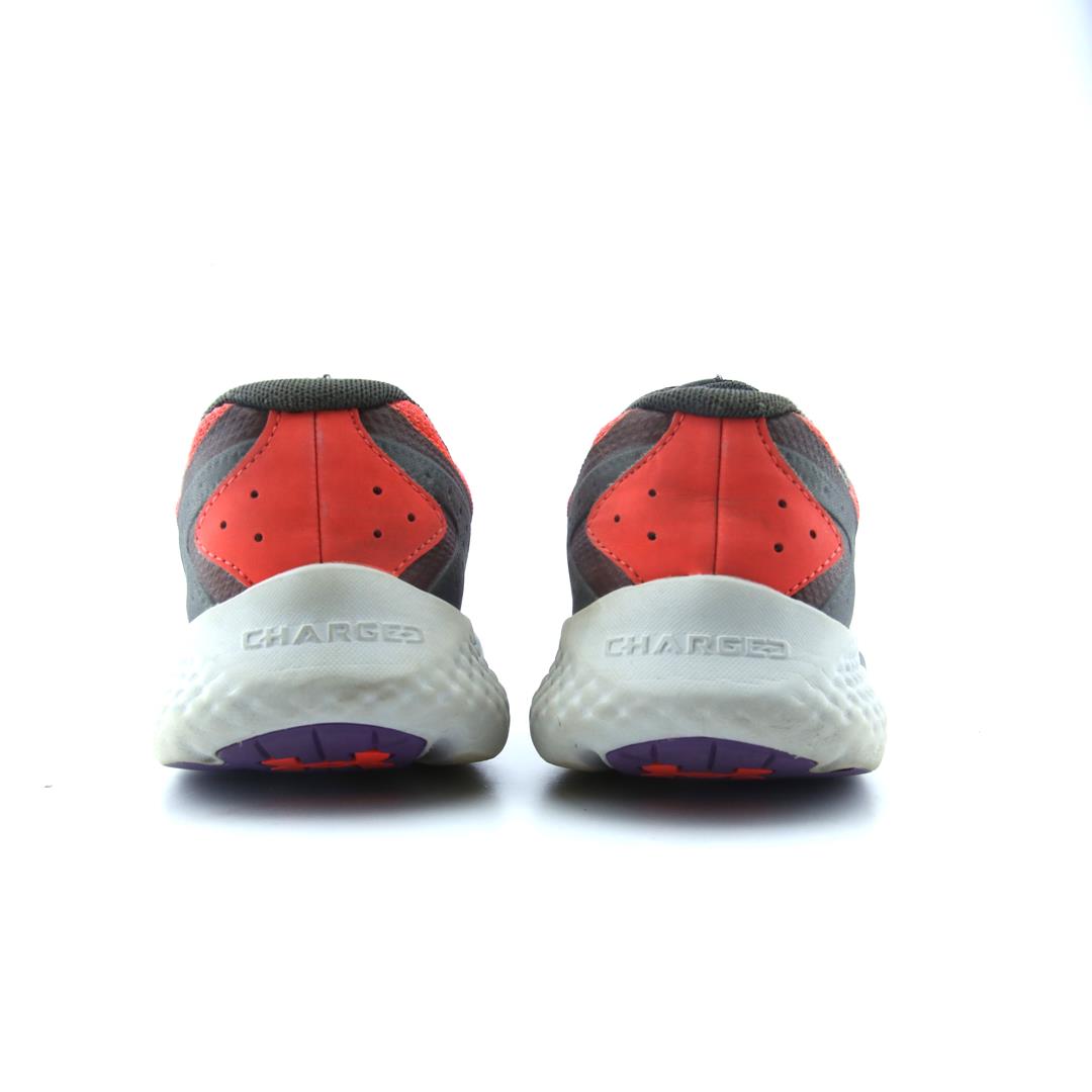UNDER ARMOUR CHARGED ROGUE 3