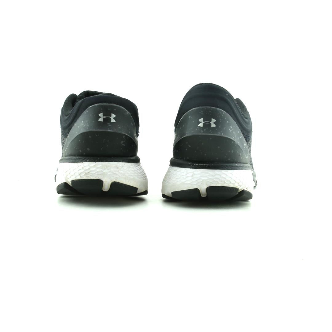 UNDER ARMOUR CHARGED ESCAPE 3