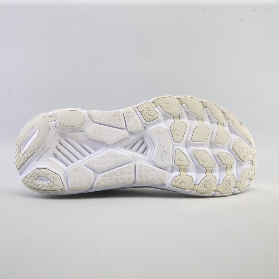HOKA ONE ONE CLIFTON 7