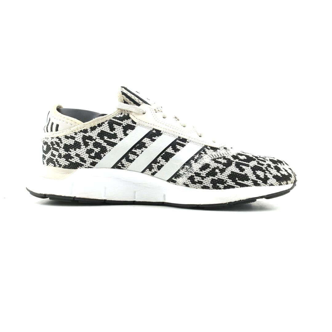 ADIDAS  SWIFT RUN X