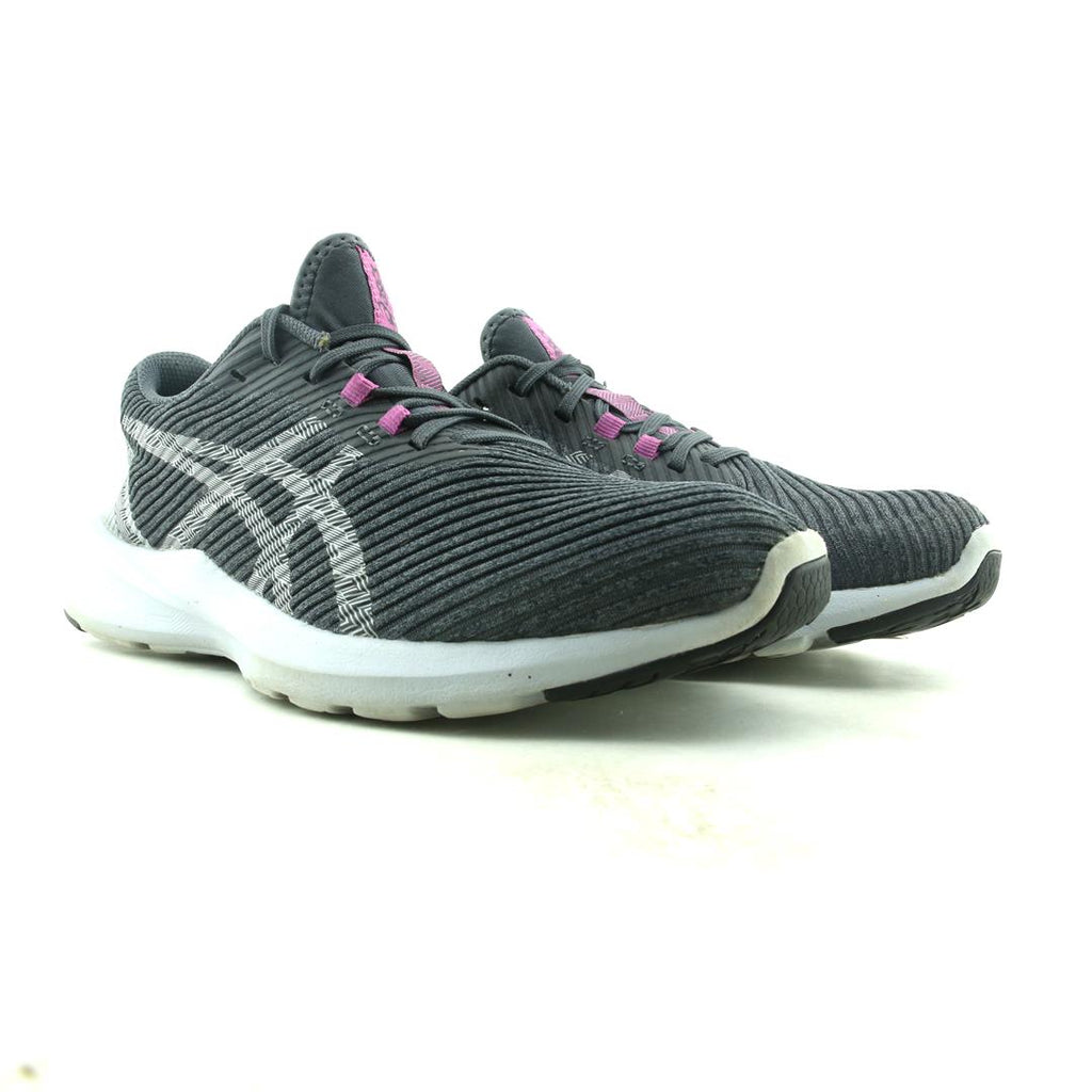 ASICS VERSABLAST