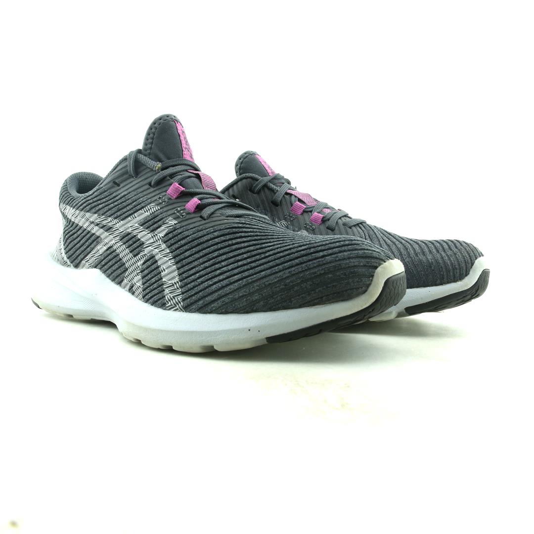 ASICS VERSABLAST