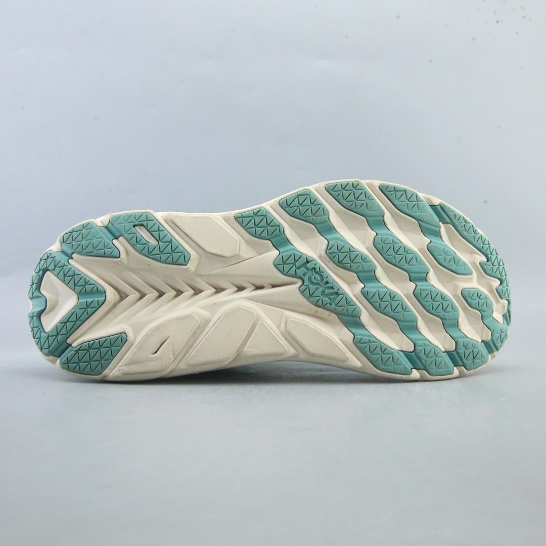 HOKA ONE ONE CLIFTON 8