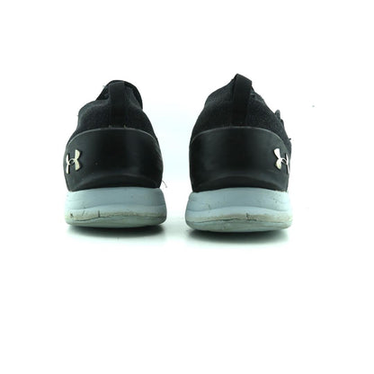 UNDER ARMOUR  TRIBASE REIGN 3