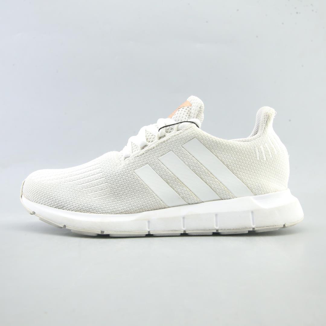ADIDAS  SWIFT RUN X
