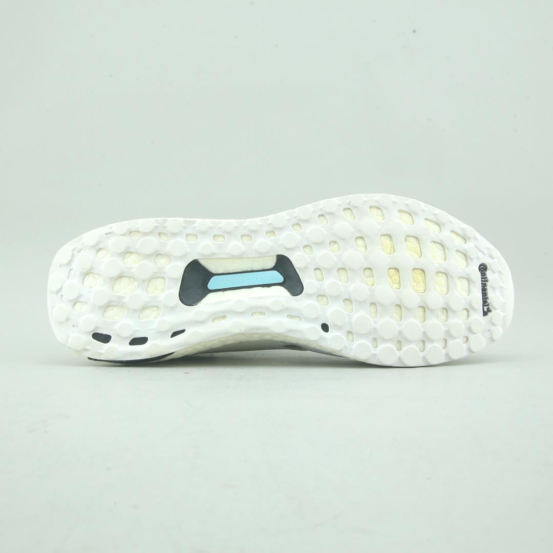 ADIDAS  ULTRABOOST  DNA