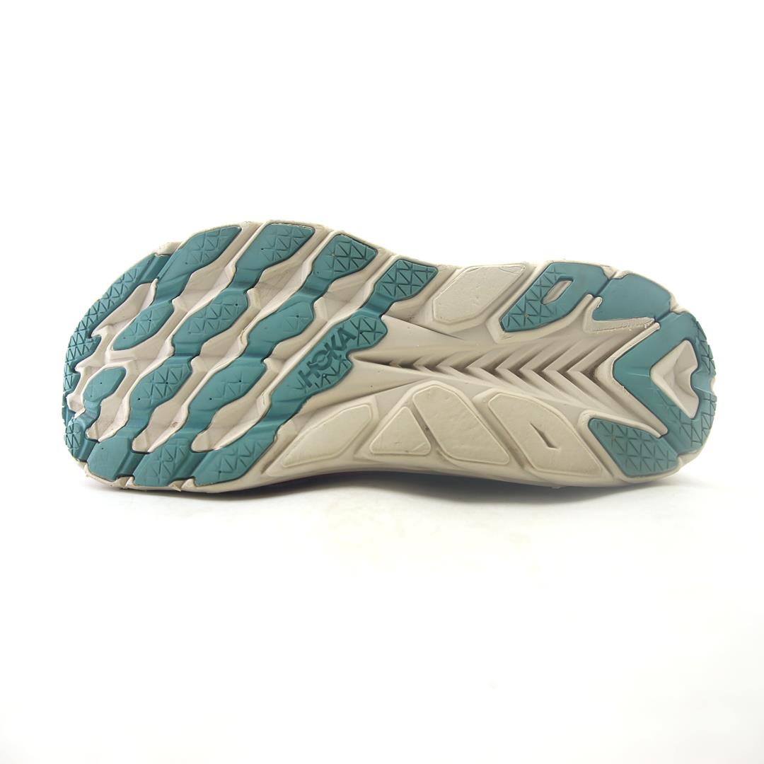 HOKA ONE ONE CLIFTON 8