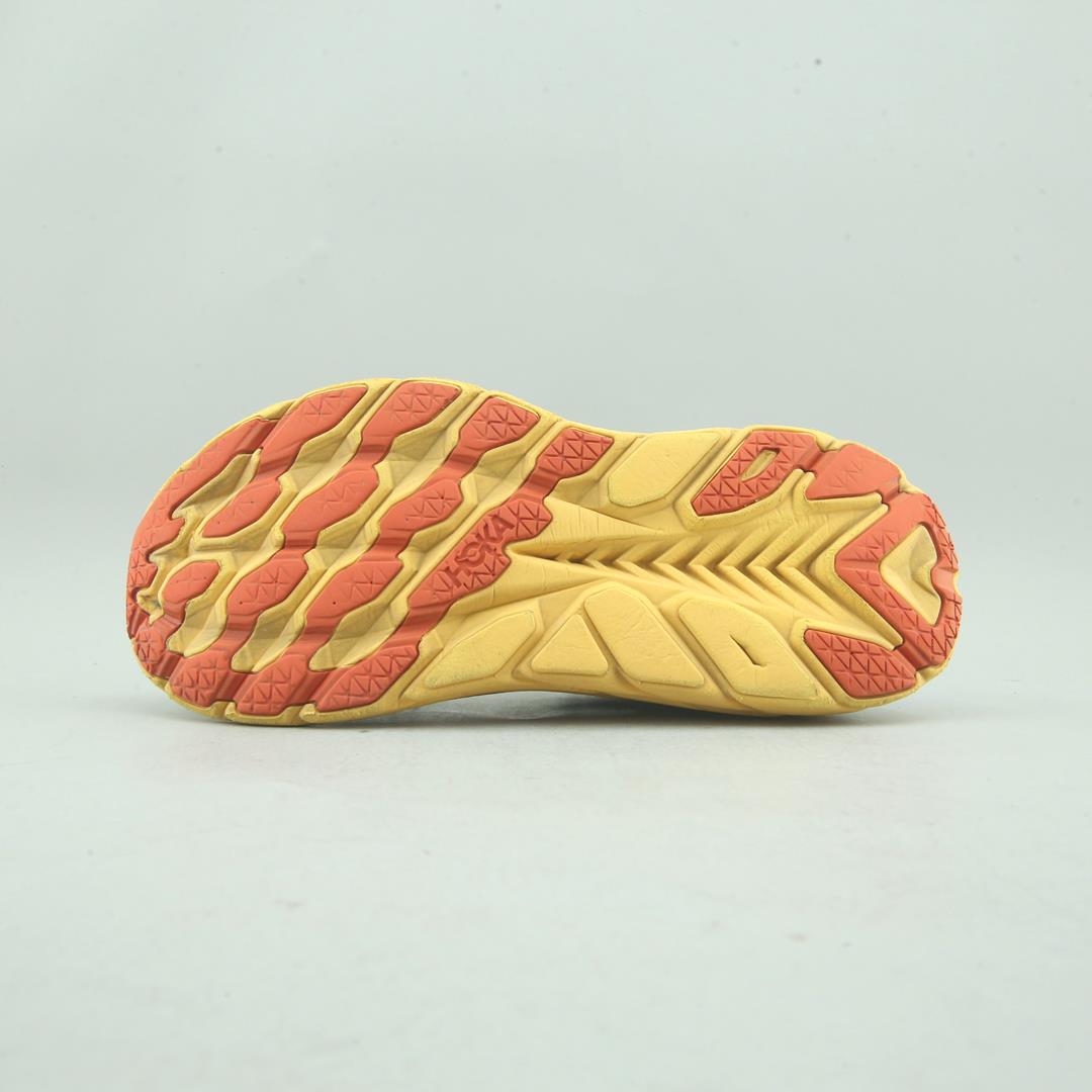 HOKA ONE ONE CLIFTON 8