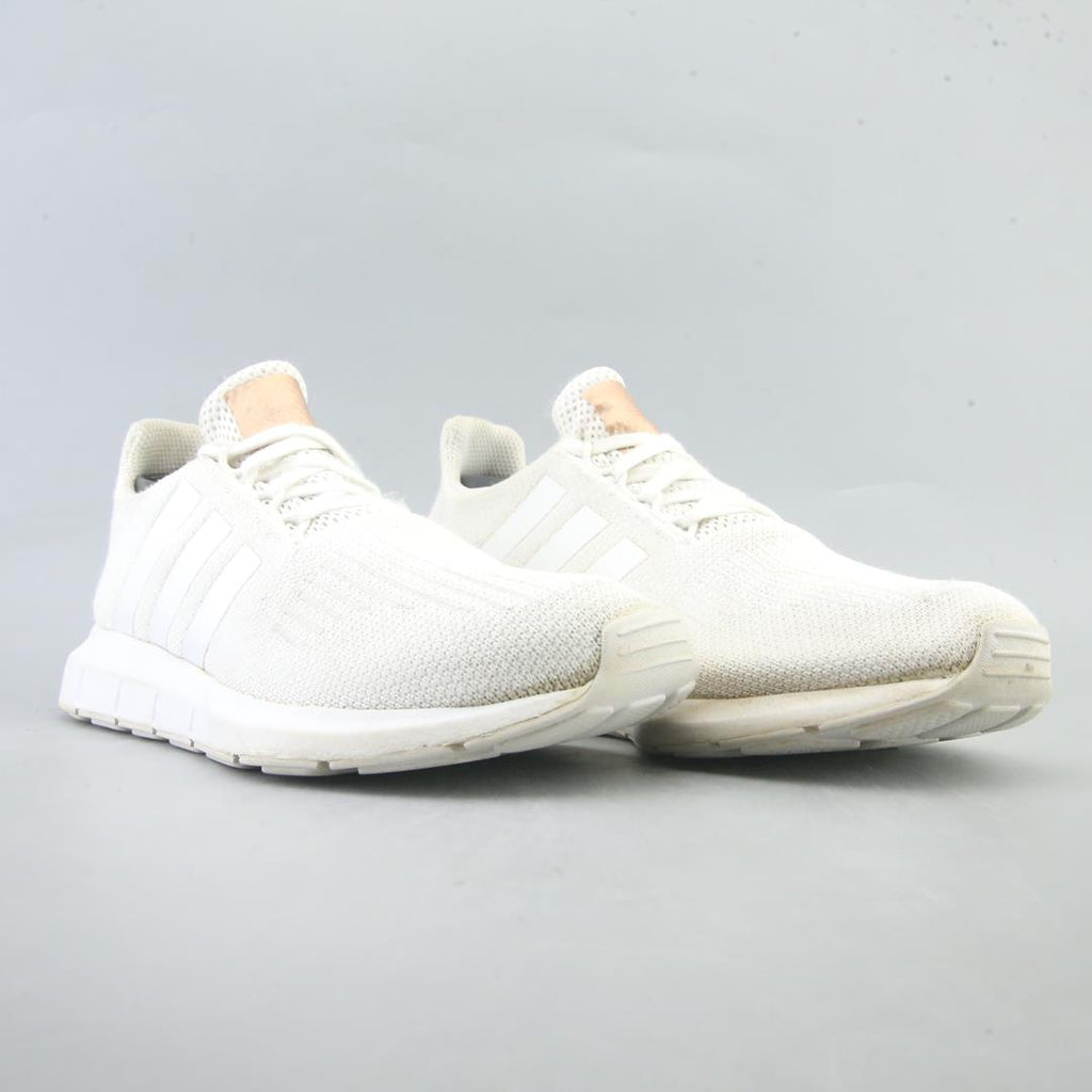 ADIDAS  SWIFT RUN