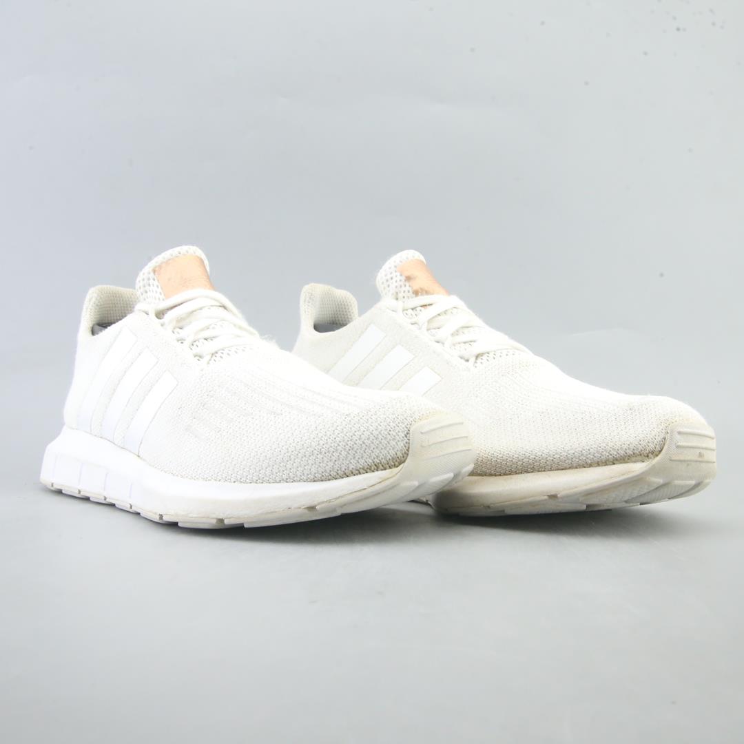 ADIDAS  SWIFT RUN