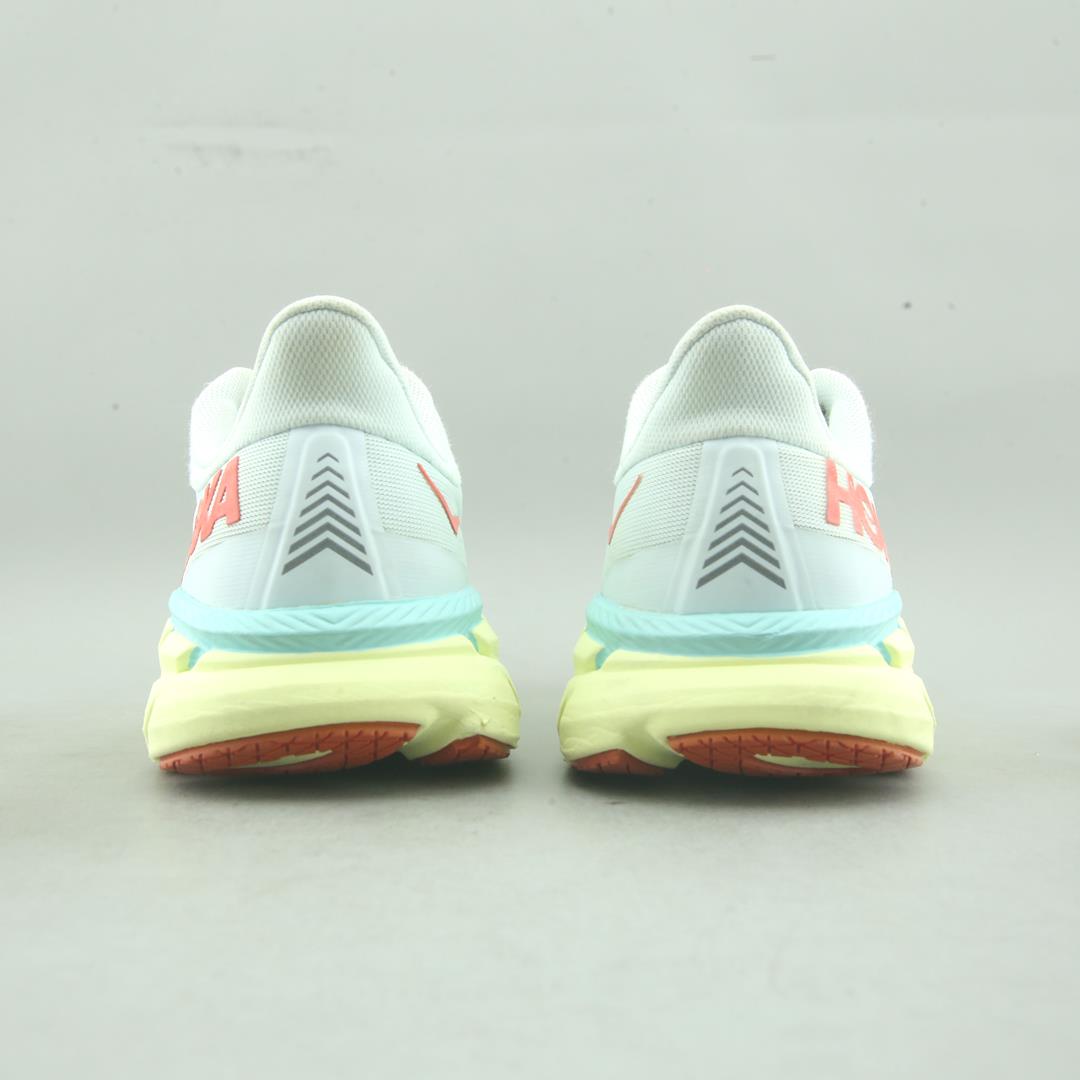 HOKA ONE ONE CLIFTON 7