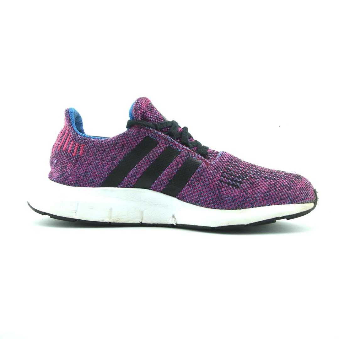 ADIDAS  SWIFT RUN