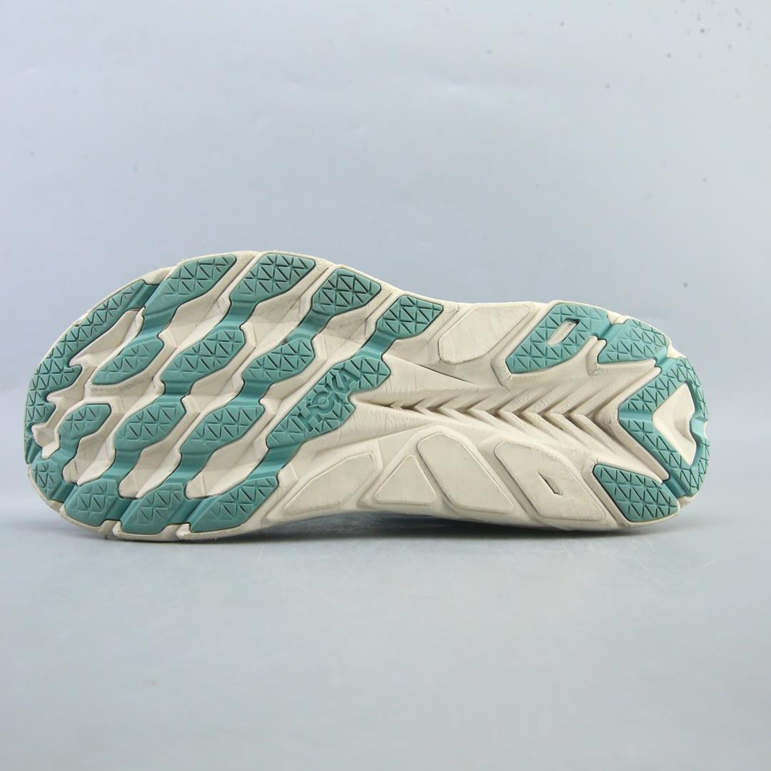 HOKA ONE ONE CLIFTON 8