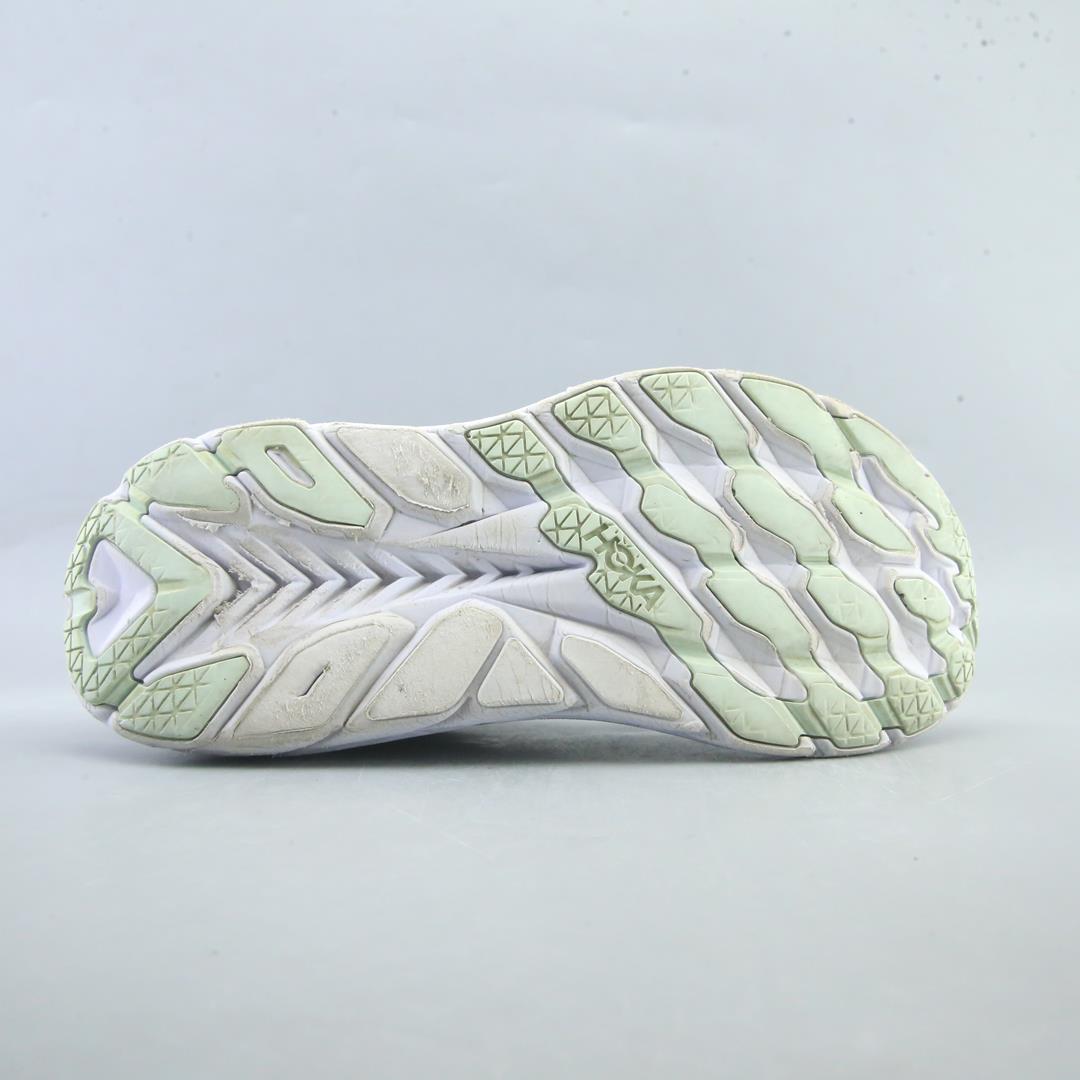 HOKA ONE ONE CLIFTON 8