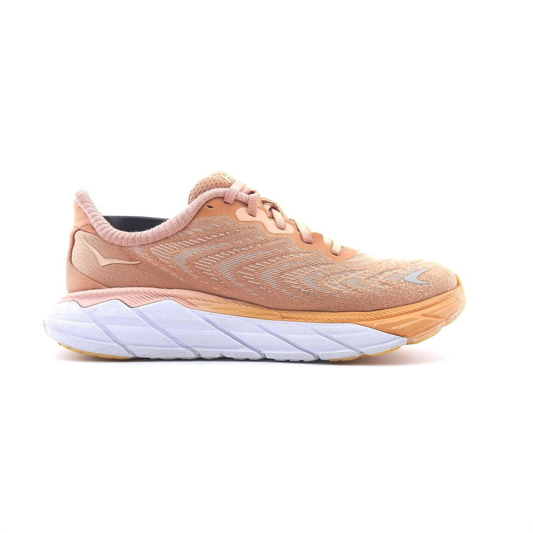 HOKA ONE ONE ARAHI 6