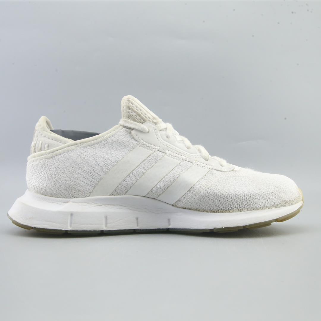 ADIDAS  SWIFT RUN X