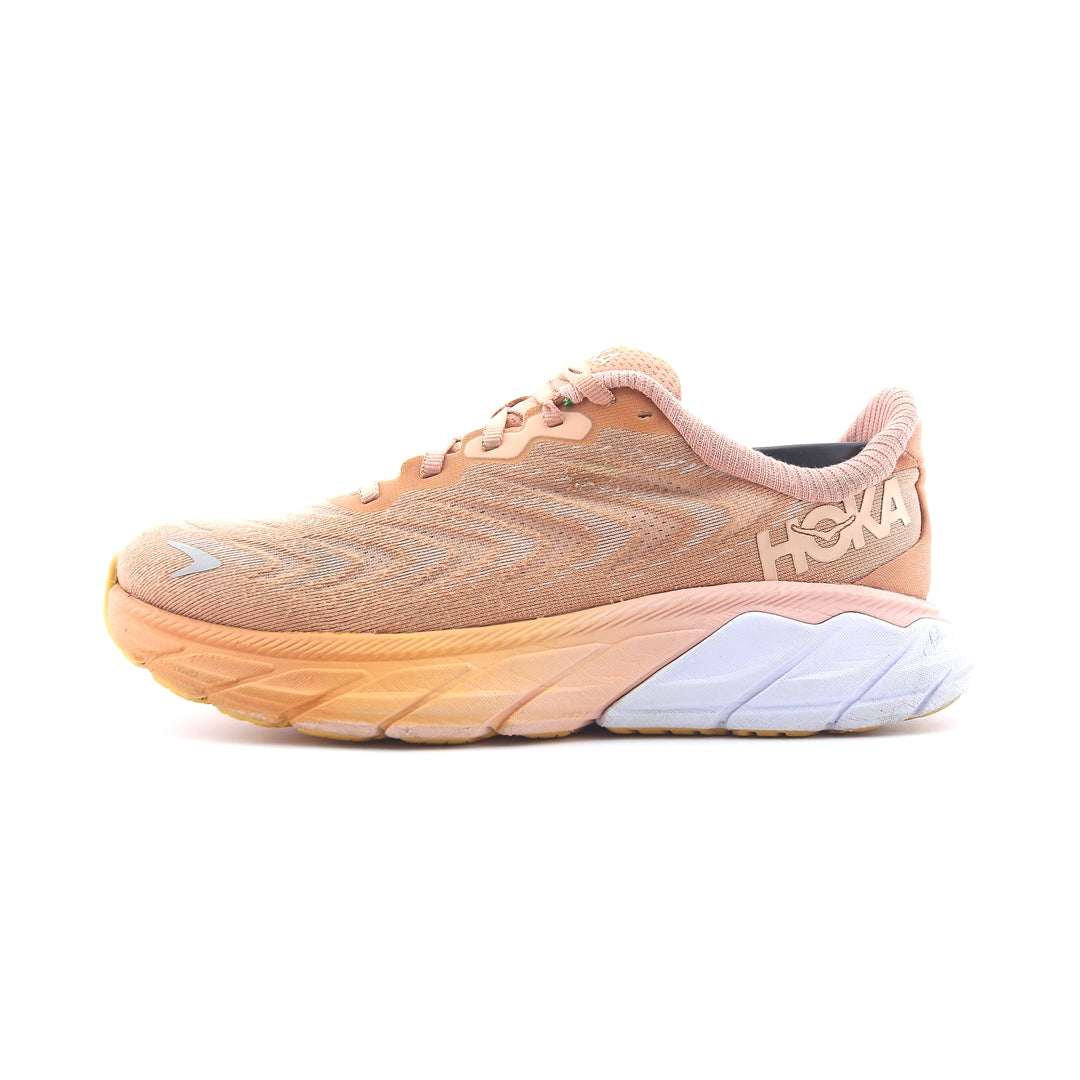 HOKA ONE ONE ARAHI 6