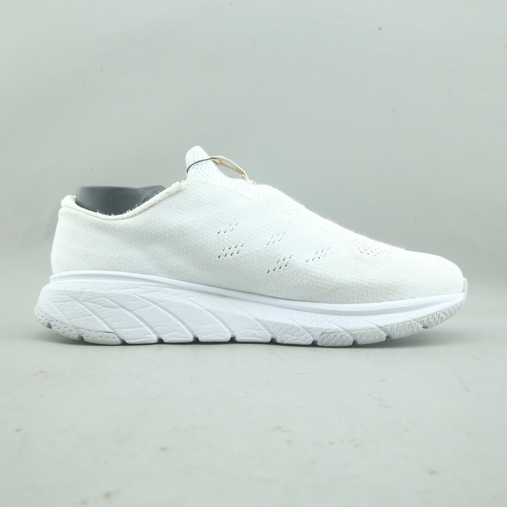 HOKA ONE ONE CAVU 3