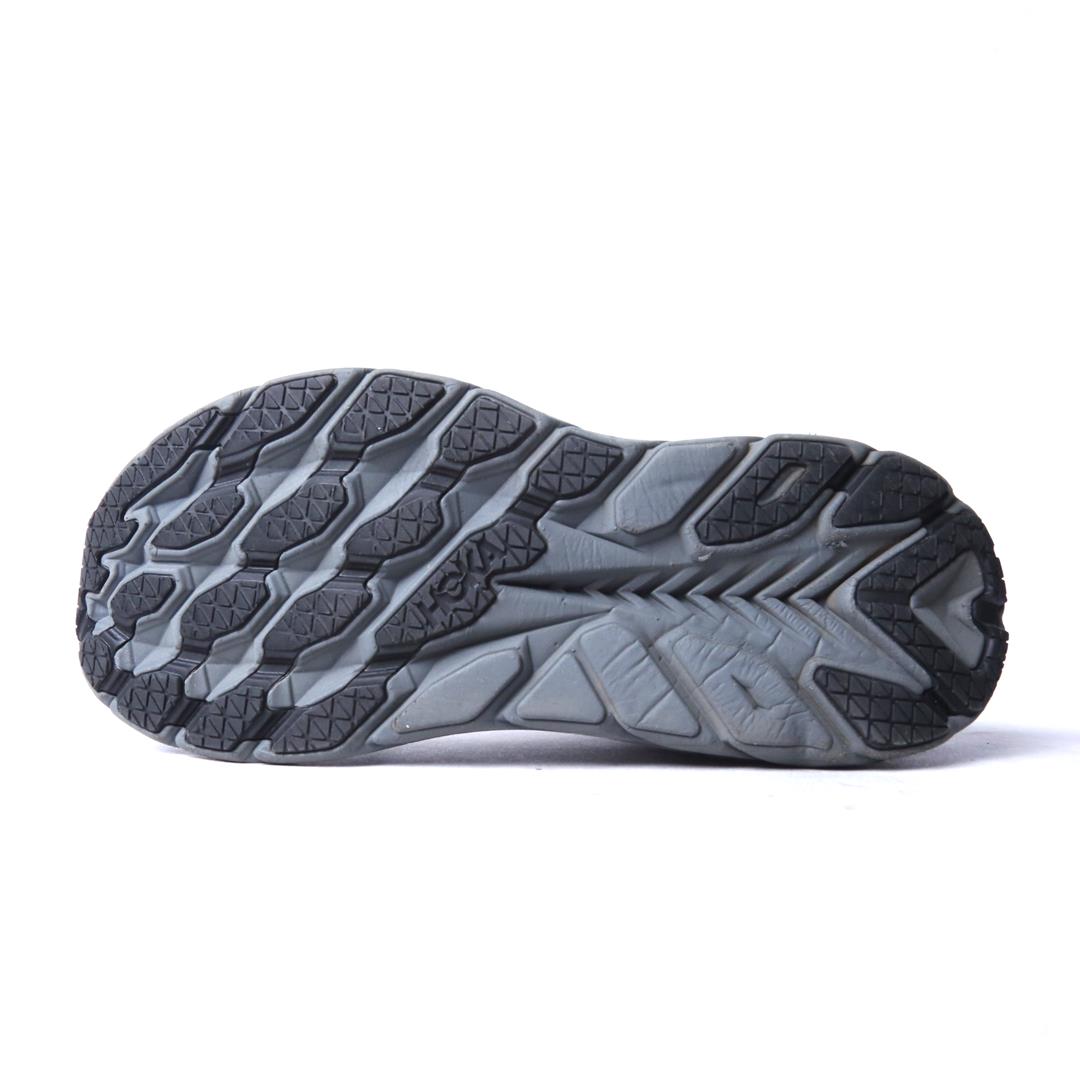 HOKA ONE ONE CLIFTON 8